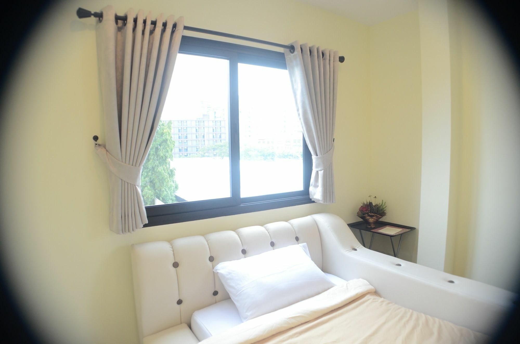 Hotel 4 Bedroom House At Skytrain 2*