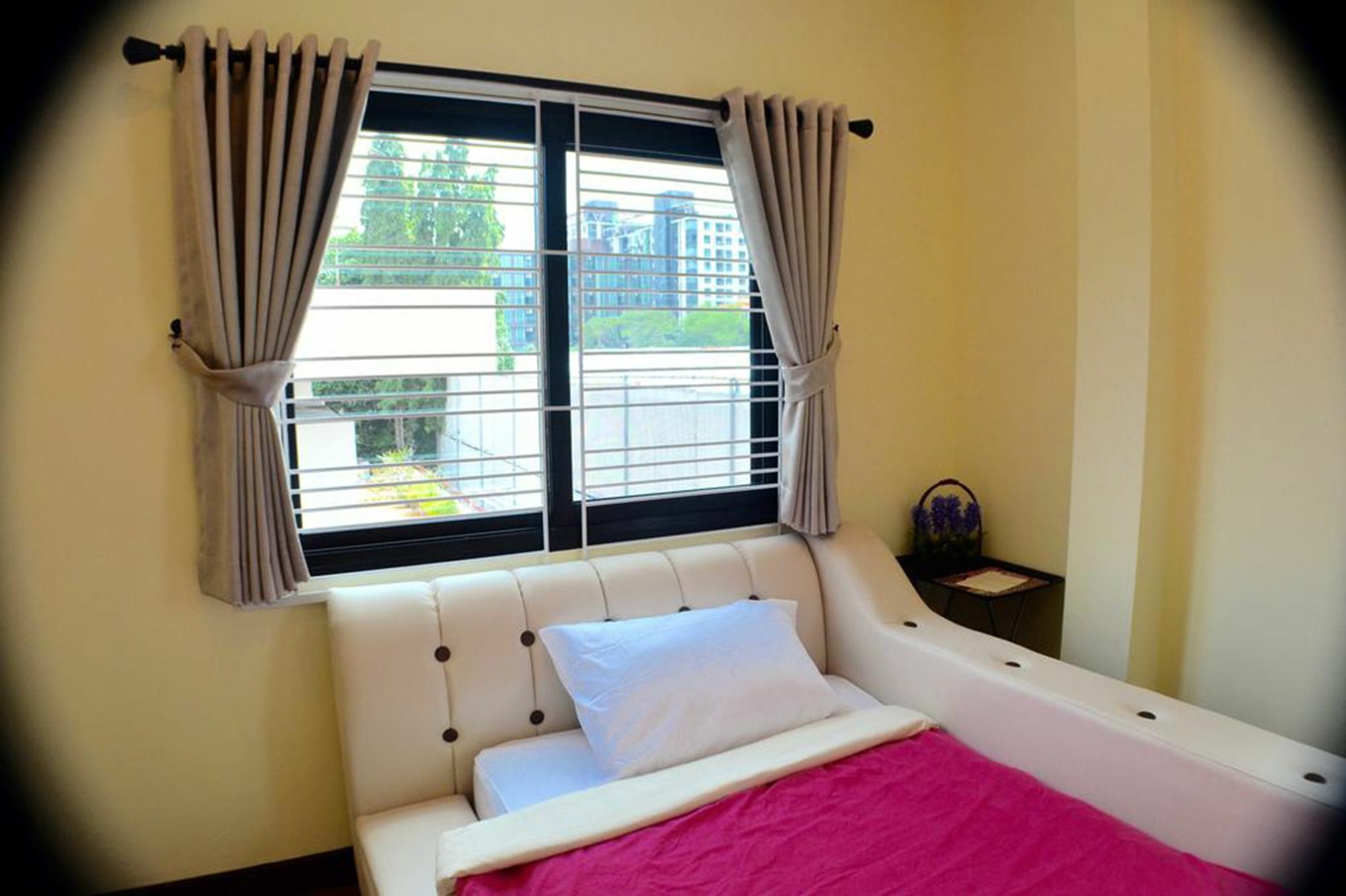 Hotel 4 Bedroom House At Skytrain 2*