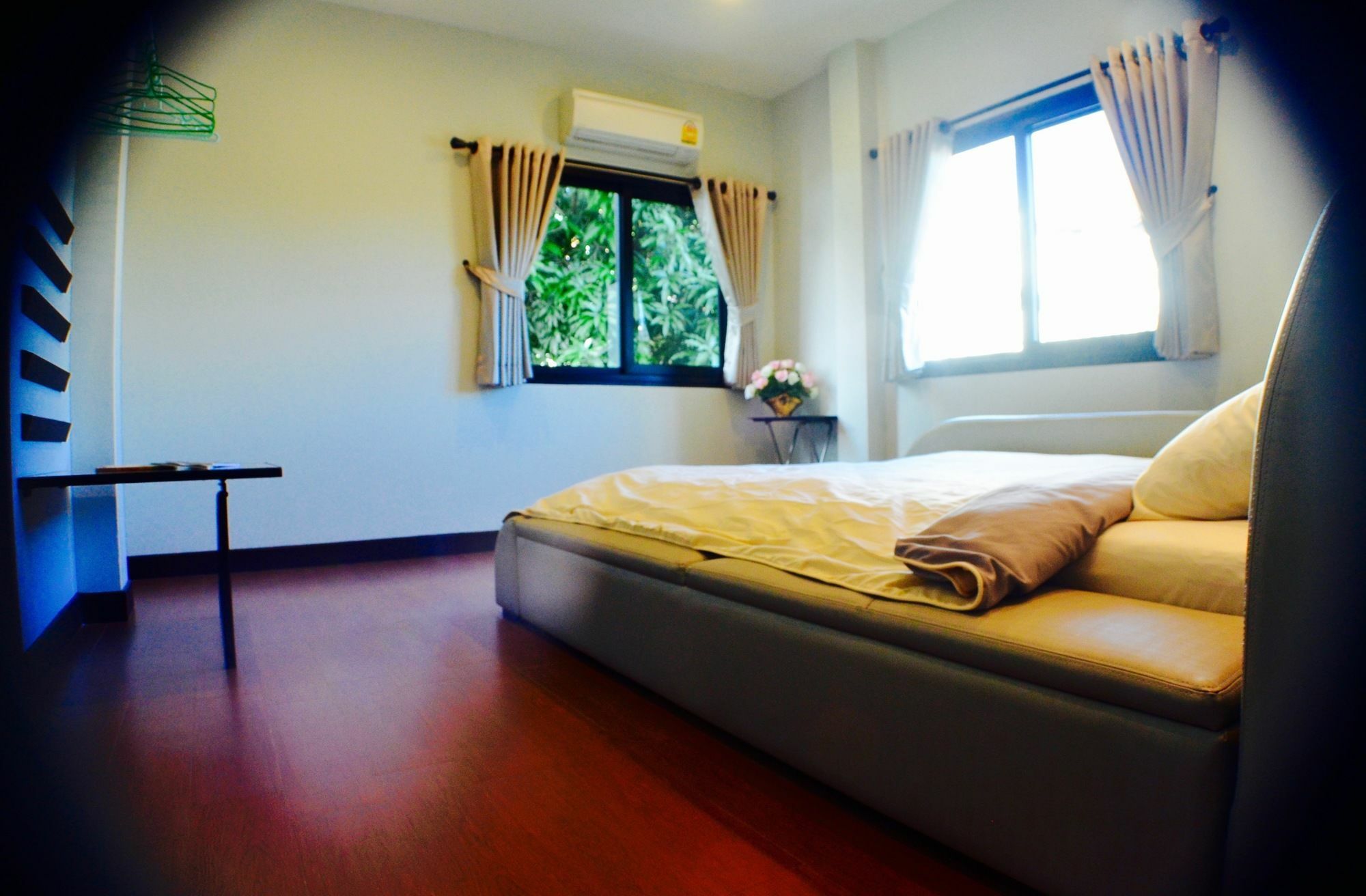 Hotel 4 Bedroom House At Skytrain 2*